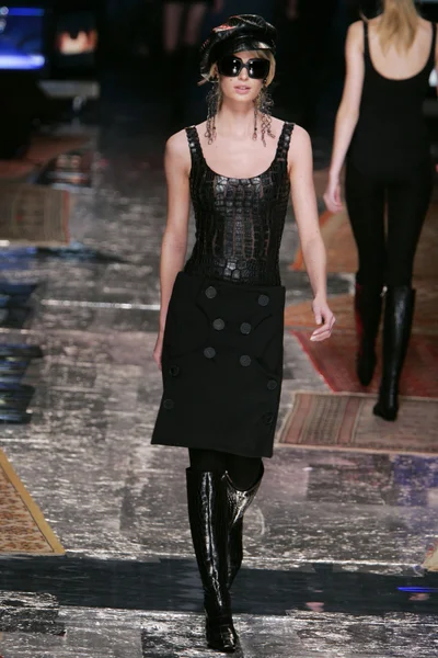 Look 3